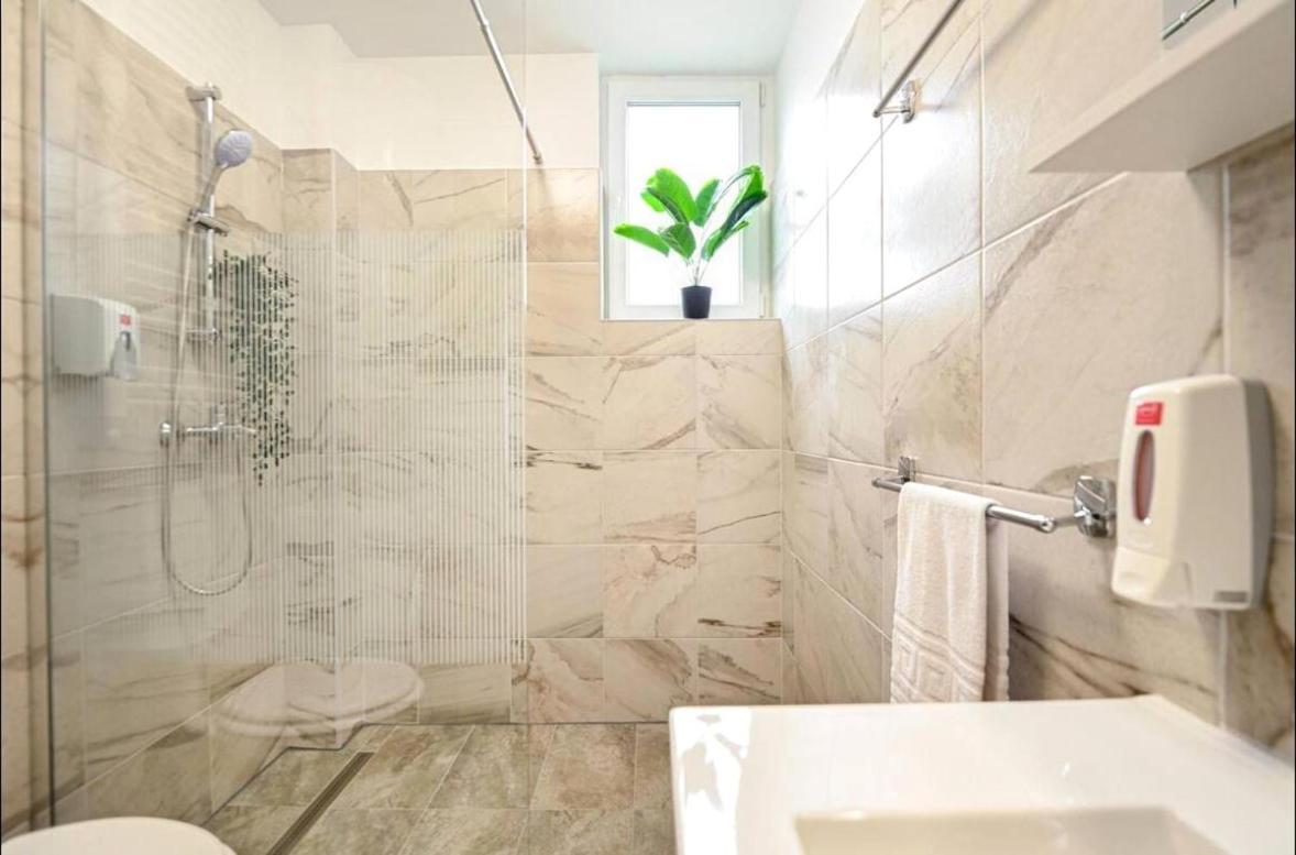 Apartament Fluidity - Refined 2br Retreat In Center Bucureşti