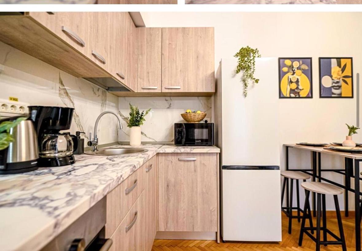 Fluidity - Refined 2br Retreat In Center Apartament